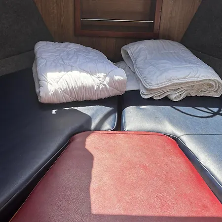 Bateau-maison Spacieux Au Port - 8 Pers. - Api-1-46-38